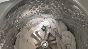 Washing white clothes in washing machine